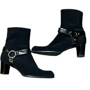 Stuart Weitzman Gore-Tex Black Pointed Toe Ankle Boots 6 M